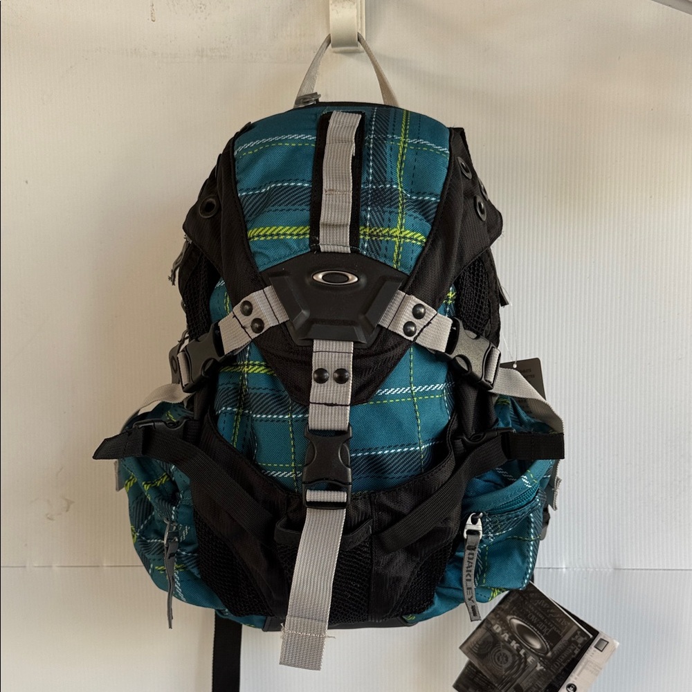 NEW OAKLEY SMALL ICON BACKPACK 92355-67M Aurora Blue RARE COLORWAY UNISEX